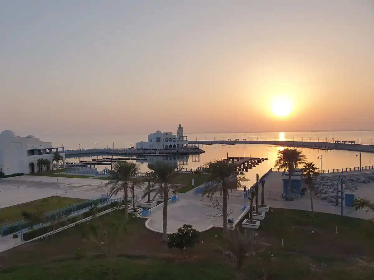 Hilton Salwa Beach Resort & Villas2