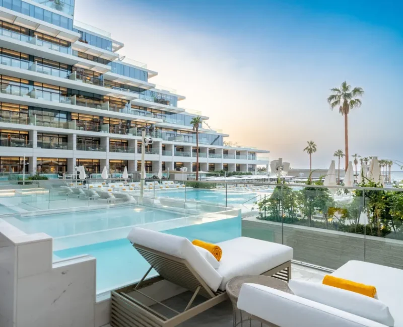 5-luxe-2-bed-pool-party-1