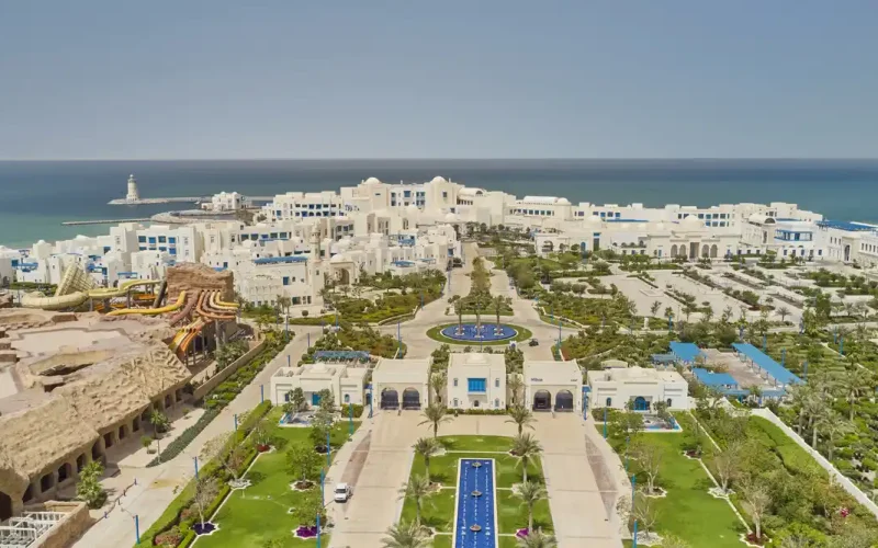 Hilton Salwa Beach Resort & Villas5