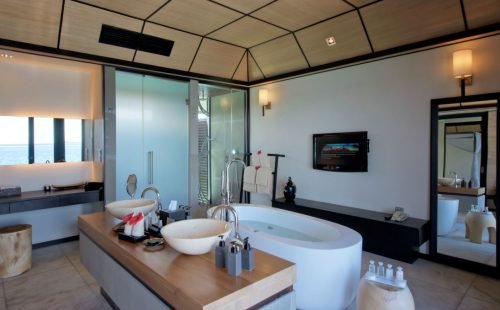 lily-beach-deluxe-water-villa-4